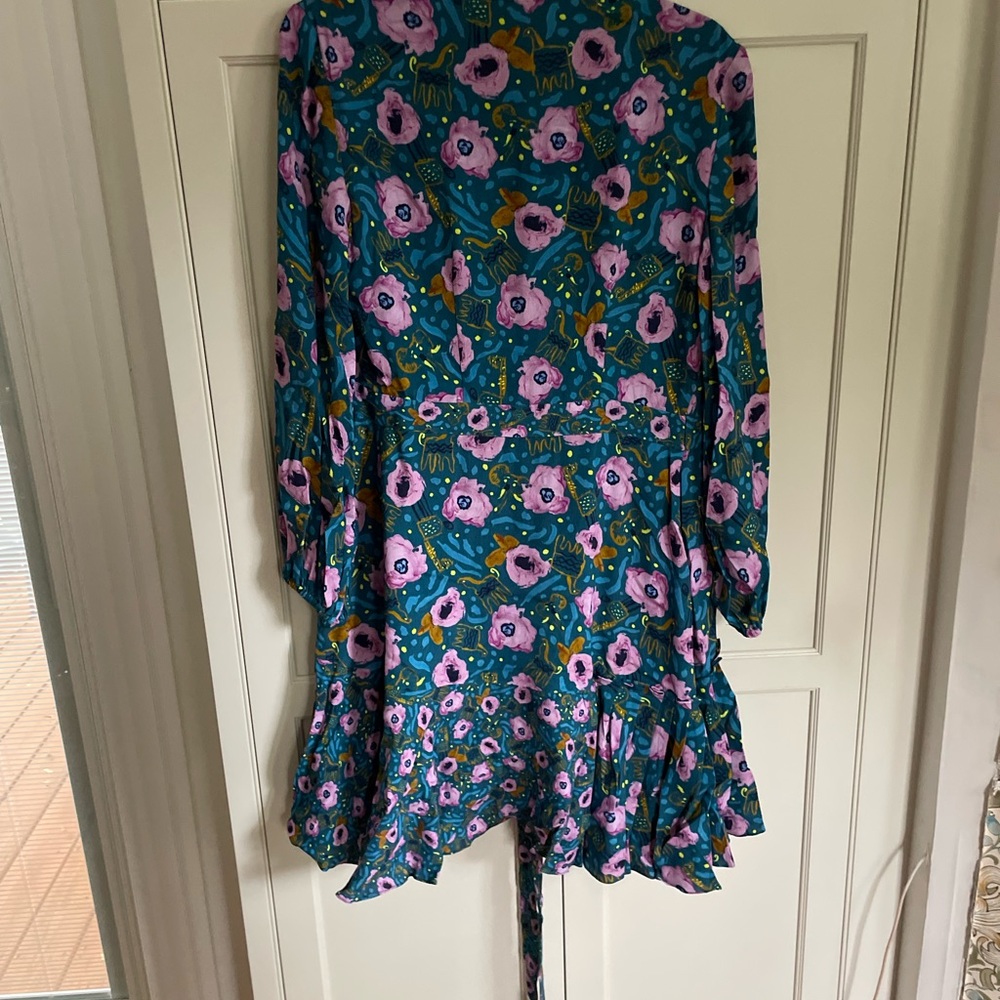 Alivia Floral Wrap Dress fits size S\M - Picture 3 of 4